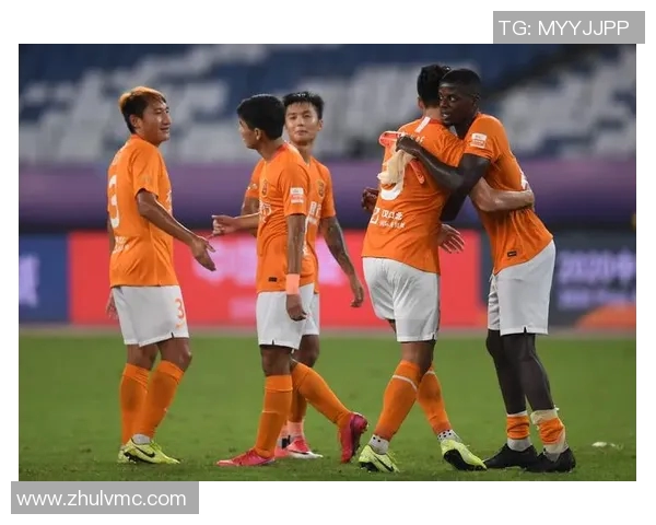 浙江卓尔迎战武汉球队全力争胜展现足球激情与团队精神