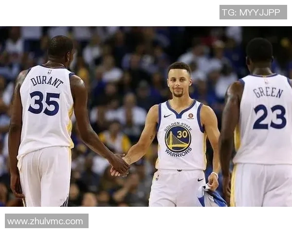 骑士与勇士的精彩对决分析与预测，谁能在赛场上笑到最后